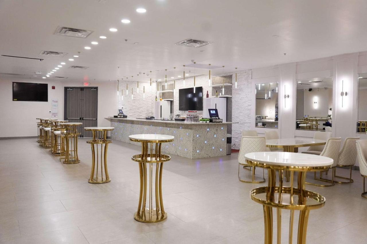 Ramada By Wyndham Dfw Airport Hotel Irving Bagian luar foto