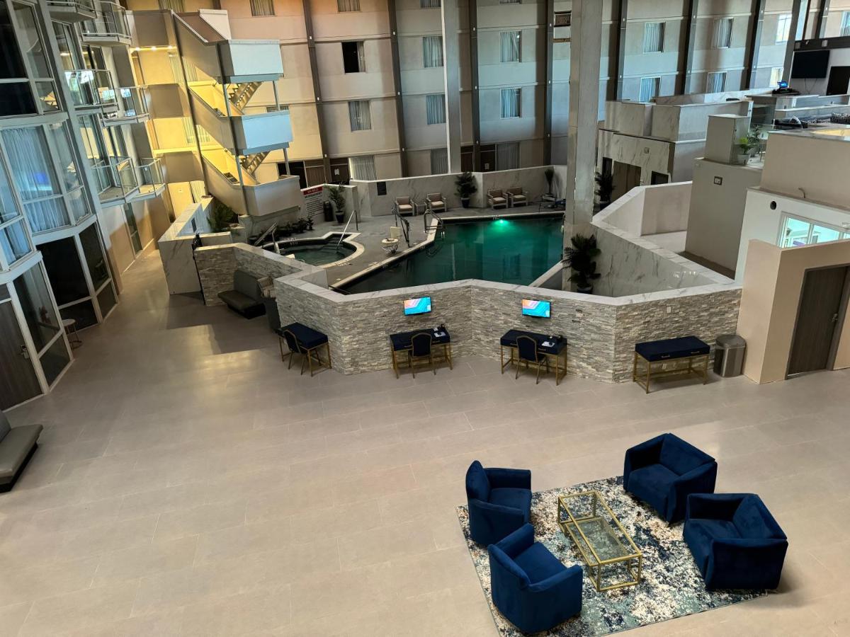 Ramada By Wyndham Dfw Airport Hotel Irving Bagian luar foto