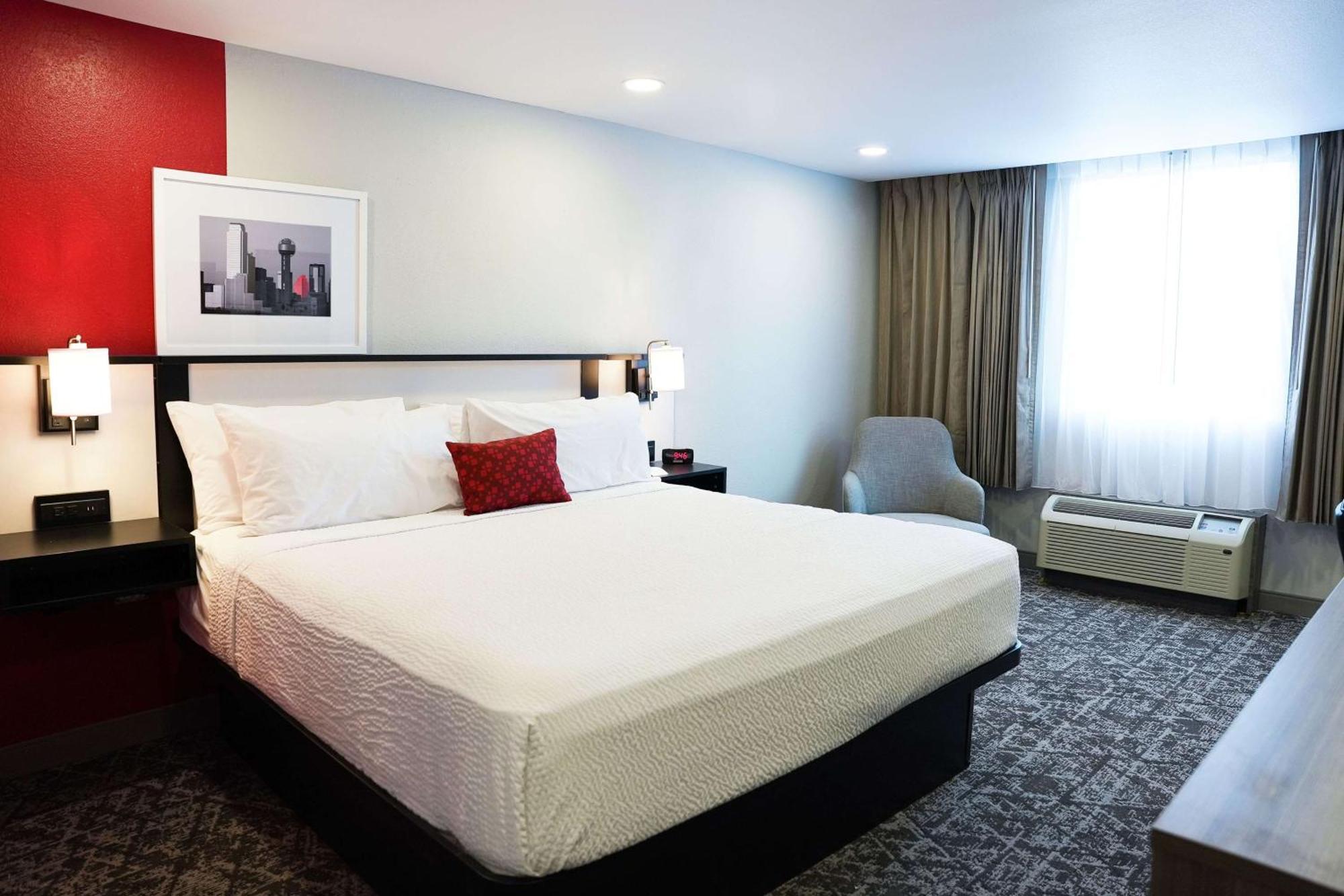 Ramada By Wyndham Dfw Airport Hotel Irving Bagian luar foto