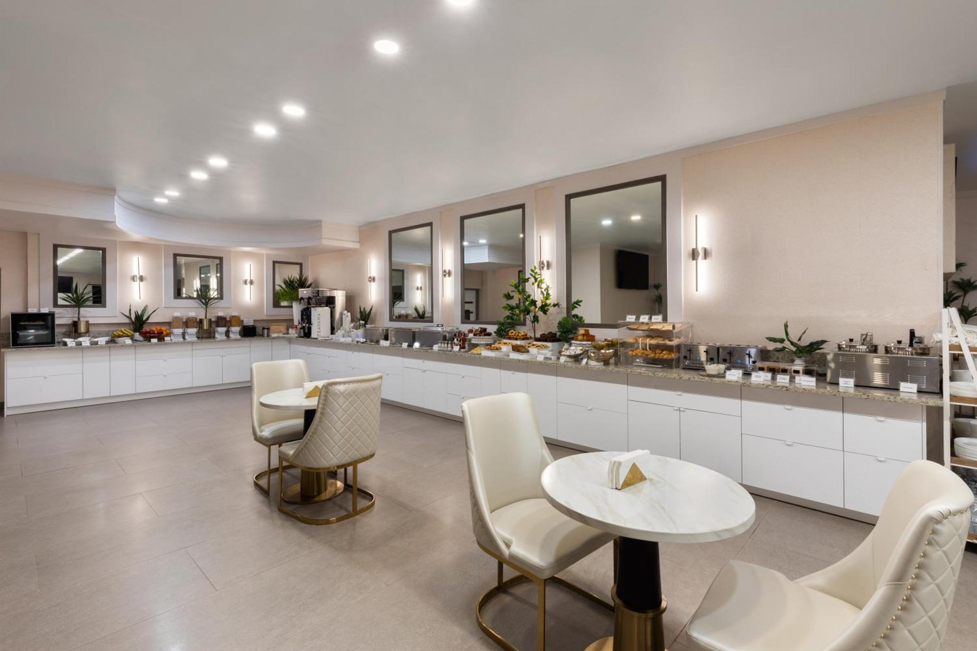 Ramada By Wyndham Dfw Airport Hotel Irving Bagian luar foto