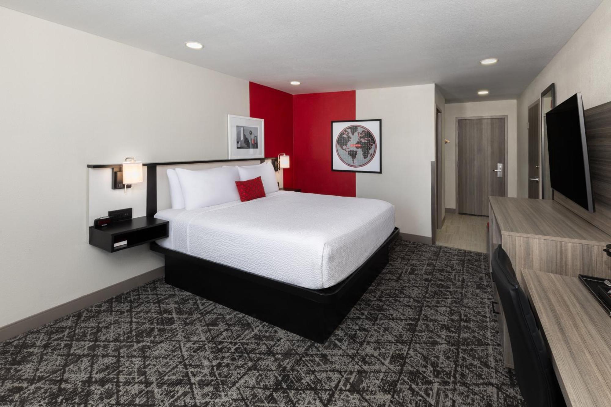 Ramada By Wyndham Dfw Airport Hotel Irving Bagian luar foto